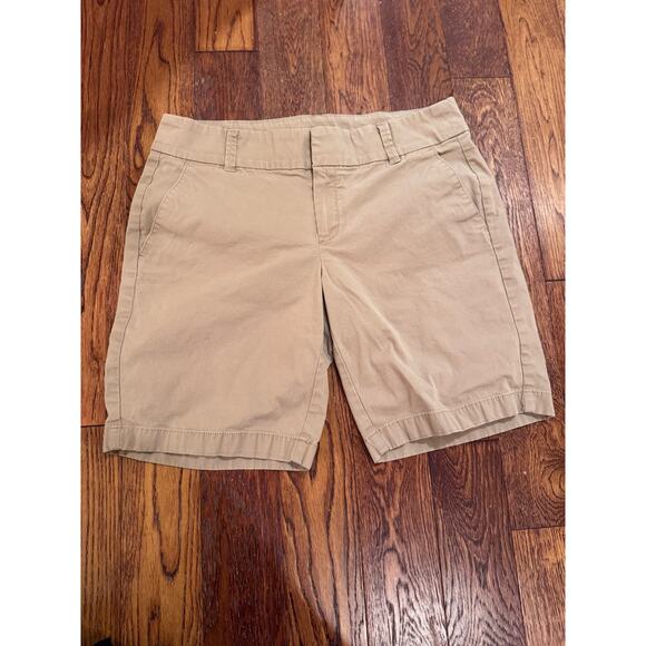 J Crew Chinos Ladies 6 Beige 9” Inseam Zip and Hook Closure Cotton and Elastane - Picture 1 of 8
